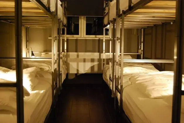 Ortak Ranzalı Oda, Sadece kadınlar için, Ortak Banyo