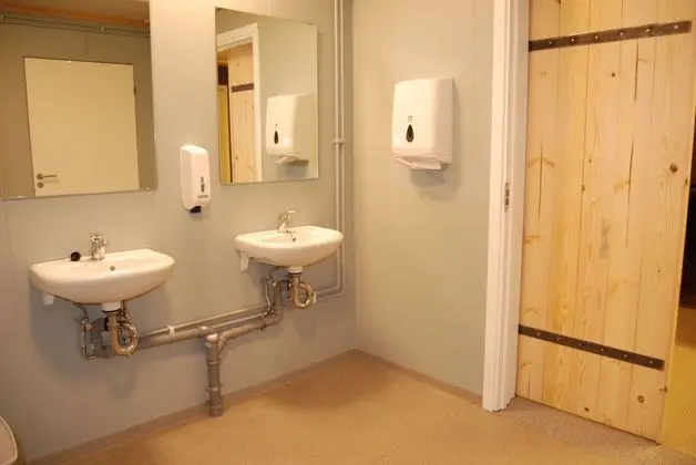 Ortak Ranzalı Oda, Sadece kadınlar için, Ortak Banyo