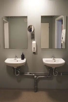 Ortak Ranzalı Oda, Sadece kadınlar için, Ortak Banyo