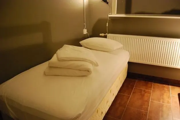 Tek Büyük veya İki Ayrı Yataklı Oda, Birden Çok Yatak, Ortak Banyo (Private Room)