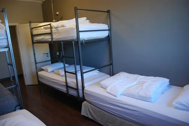 Tek Büyük veya İki Ayrı Yataklı Oda, Birden Çok Yatak, Ortak Banyo (Private Room)