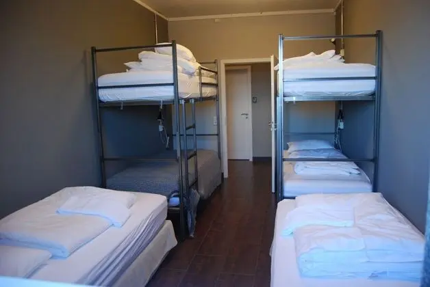 Tek Büyük veya İki Ayrı Yataklı Oda, Birden Çok Yatak, Ortak Banyo (Private Room)