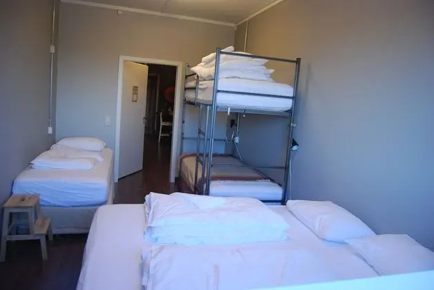 Tek Büyük veya İki Ayrı Yataklı Oda, Birden Çok Yatak, Ortak Banyo (Private Room)