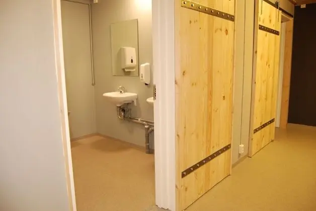 Tek Büyük veya İki Ayrı Yataklı Oda, Birden Çok Yatak, Ortak Banyo (Private Room)