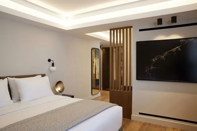 Teight Executive Room