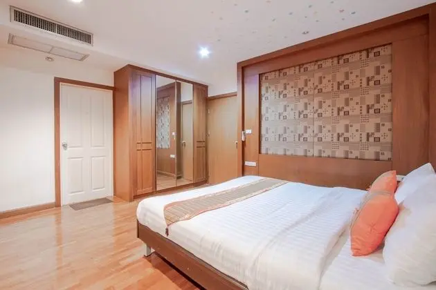 One Bedroom Apartment Poolside