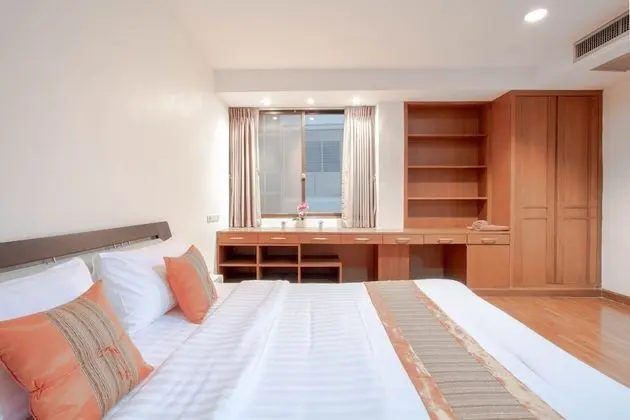 One Bedroom Apartment Poolside