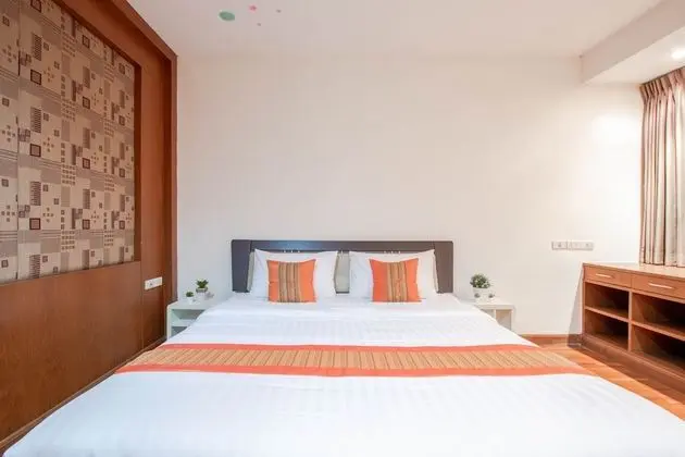 One Bedroom Apartment Poolside