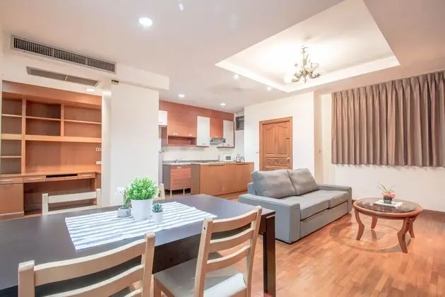 One Bedroom Apartment Poolside