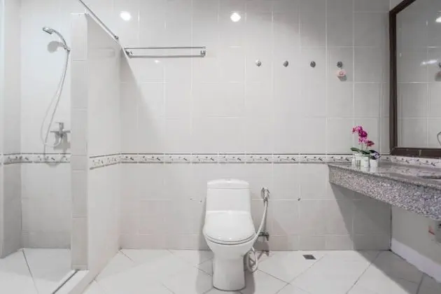 One Bedroom Apartment Poolside