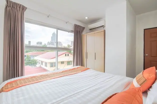 One Bedroom Apartment Poolside