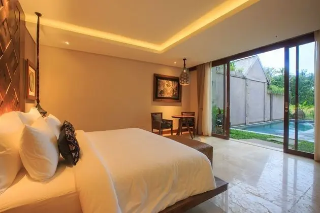 Two-Bedrooms Infinity Lap Pool Villa