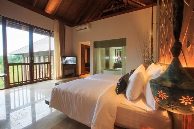 Two-Bedrooms Infinity Lap Pool Villa