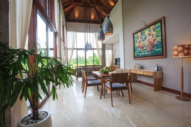Two-Bedrooms Infinity Lap Pool Villa