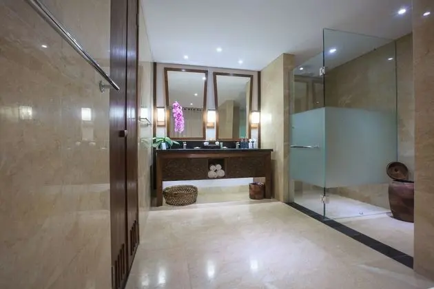 Two-Bedrooms Infinity Lap Pool Villa
