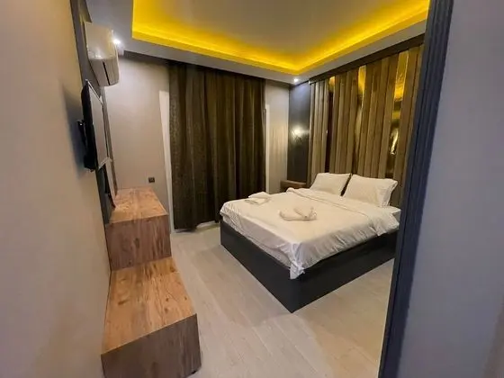 Luxury Oda