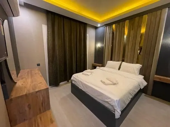 Luxury Oda