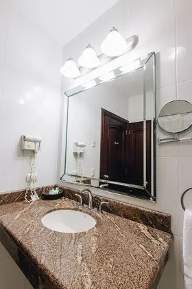 Standard Oda, 2 Büyük (Queen) Boy Yatak, Havuz Manzaralı