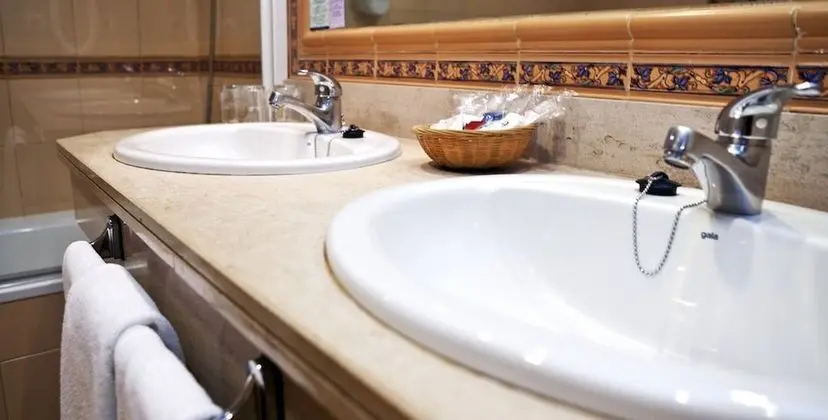 Dört Kişilik Oda (2 Adults + 2 Children)