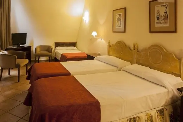 Dört Kişilik Oda (3 Adults + 1 Child)