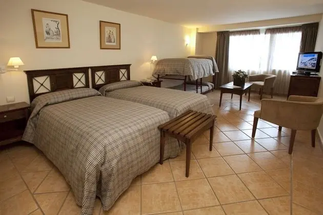 Dört Kişilik Oda (3 Adults + 1 Child)