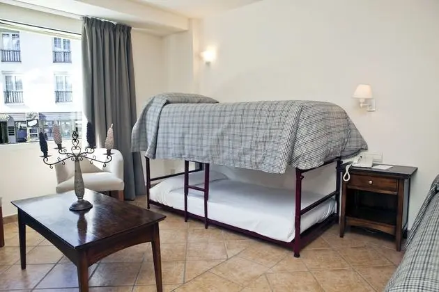 Dört Kişilik Oda (3 Adults + 1 Child)