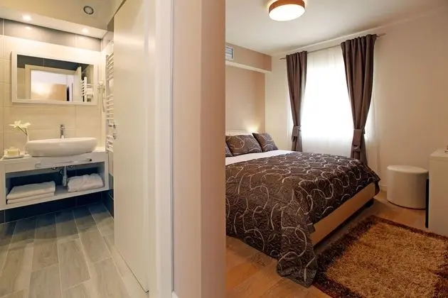 Standard Tek Büyük Yataklı Oda