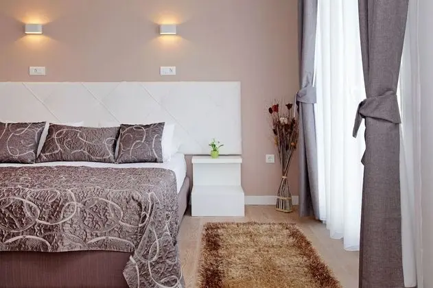 Superior Tek Büyük Yataklı Oda, Balkon, Kısmi Deniz Manzaralı