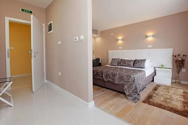 Superior Tek Büyük Yataklı Oda, Balkon, Kısmi Deniz Manzaralı