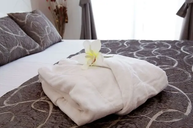 Superior Tek Büyük Yataklı Oda, Balkon, Kısmi Deniz Manzaralı