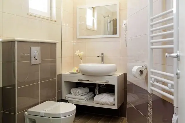 Superior Tek Büyük Yataklı Oda, Balkon, Kısmi Deniz Manzaralı