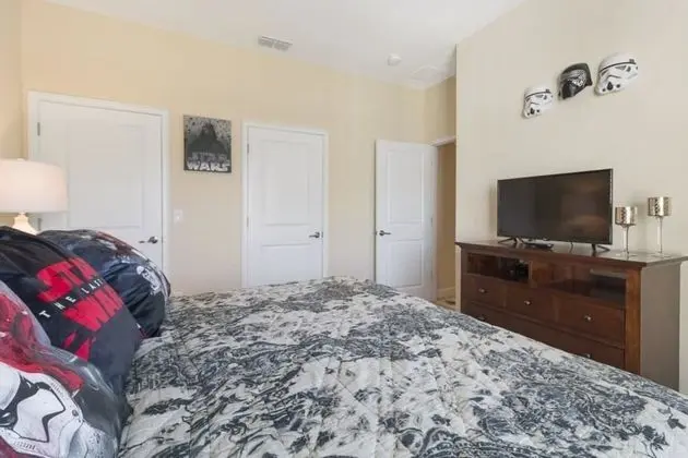 Ev