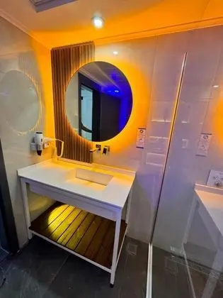 Deluxe Suite Room