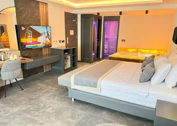 Deluxe Suite Room
