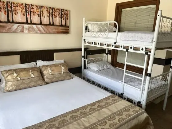 Standard Ortak Ranzalı Oda, Bahçe Manzaralı