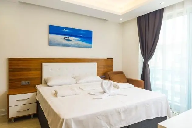 1+1 Apart 4 Kişi, Bahçe Manzaralı, Fransız Balkonlu