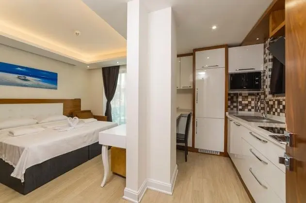 Triple, Bahçe Manzaralı, Fransız Balkonlu