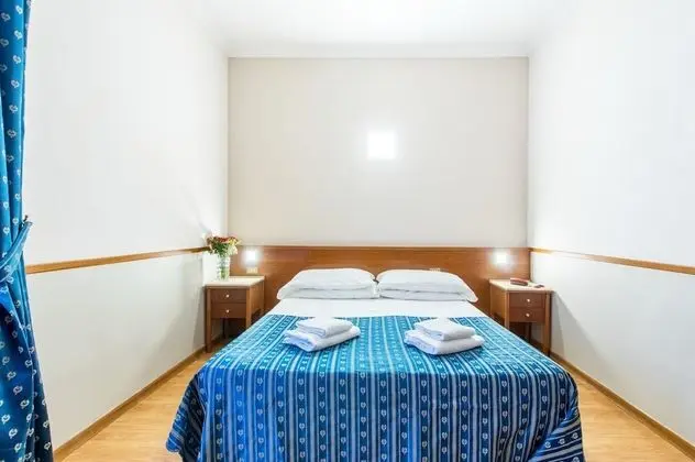 Büyük Yataklı Tek Kişilik Oda