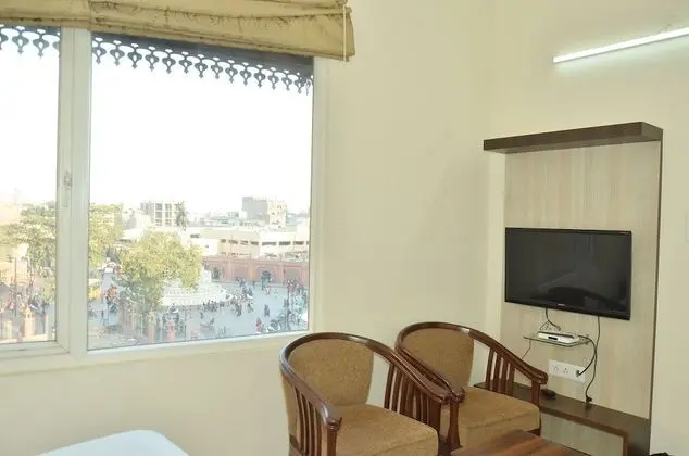 Üç Kişilik Oda