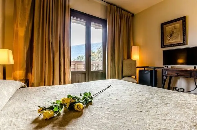 Büyük Yataklı Tek Kişilik Oda