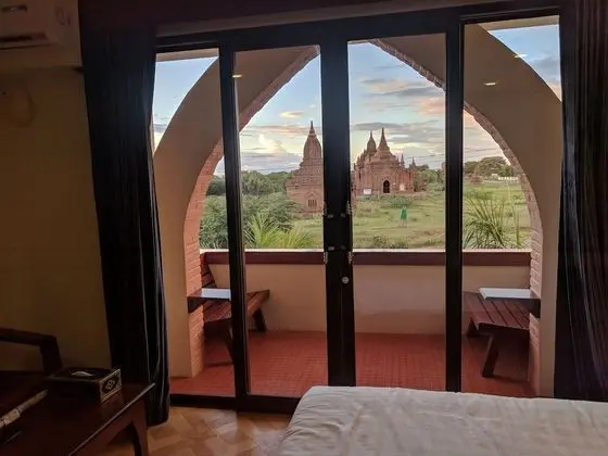 Deluxe Oda, Balkon (Temple View)