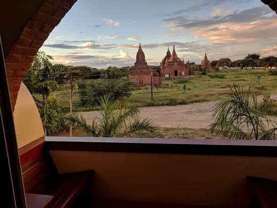 Deluxe Oda, Balkon (Temple View)