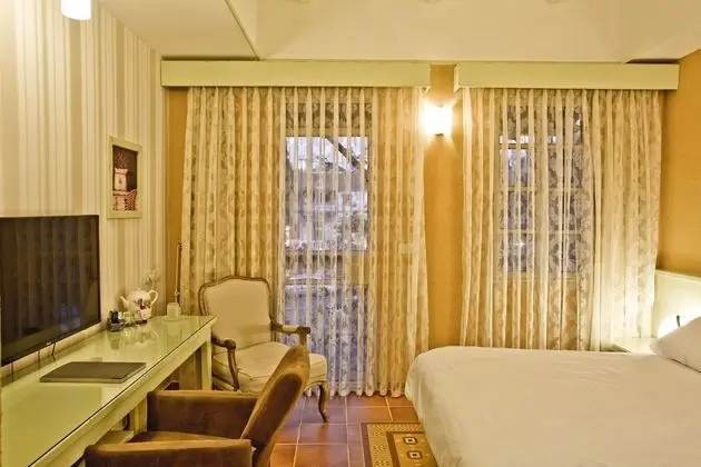 Jacuzzi Deluxe Room with Balcony
