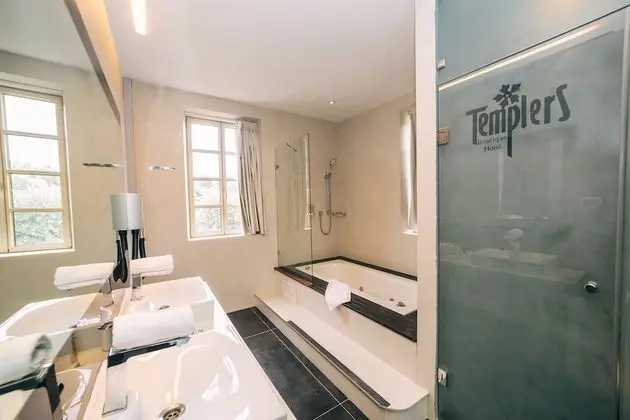 Jacuzzi Deluxe Room with Balcony