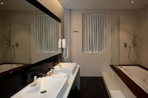 Jacuzzi Deluxe Room with Balcony