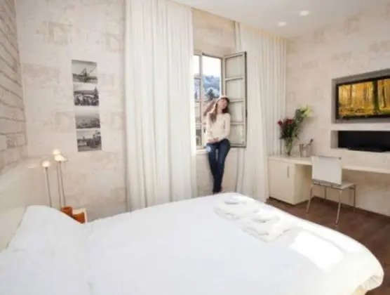 Standard Room - Traditional Decor