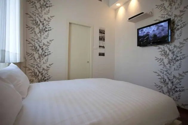 Standard Room - Traditional Decor