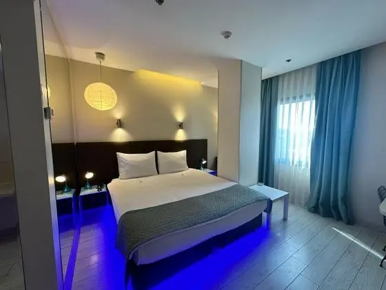 Standart Oda, Sokak Manzaralı
