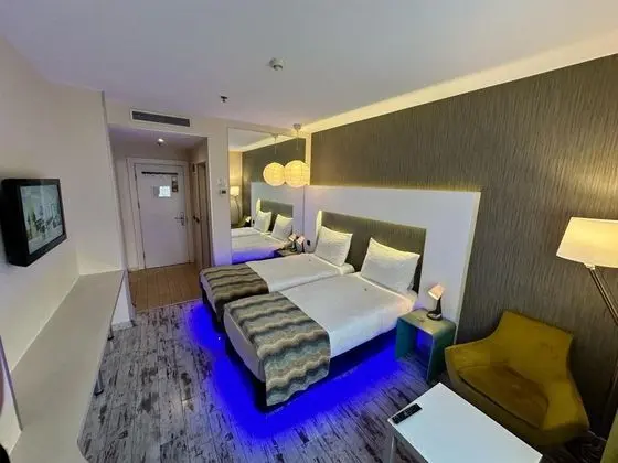 Standart Oda, Sokak Manzaralı
