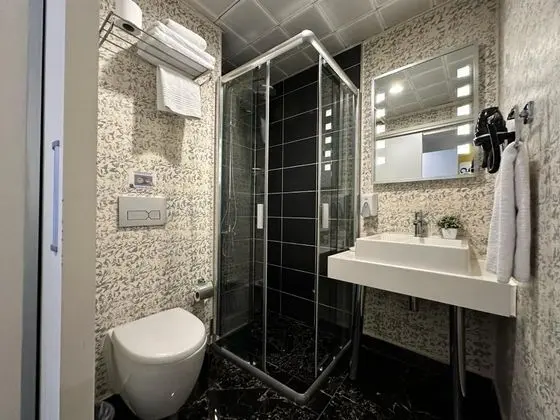 Standart Oda, Sokak Manzaralı